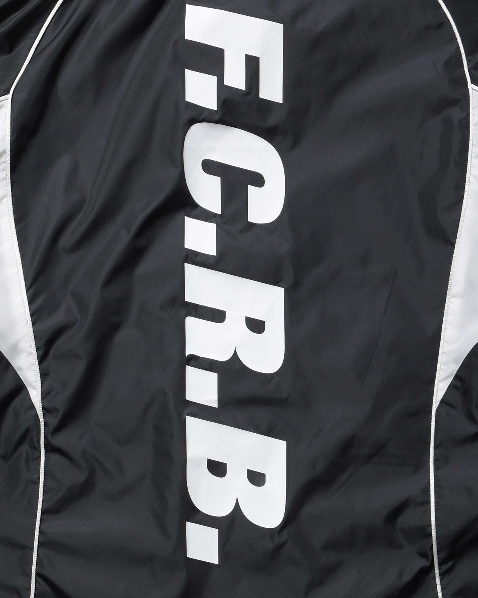 PS30 x WARM UP PISTE – INVINCIBLE | Official Website