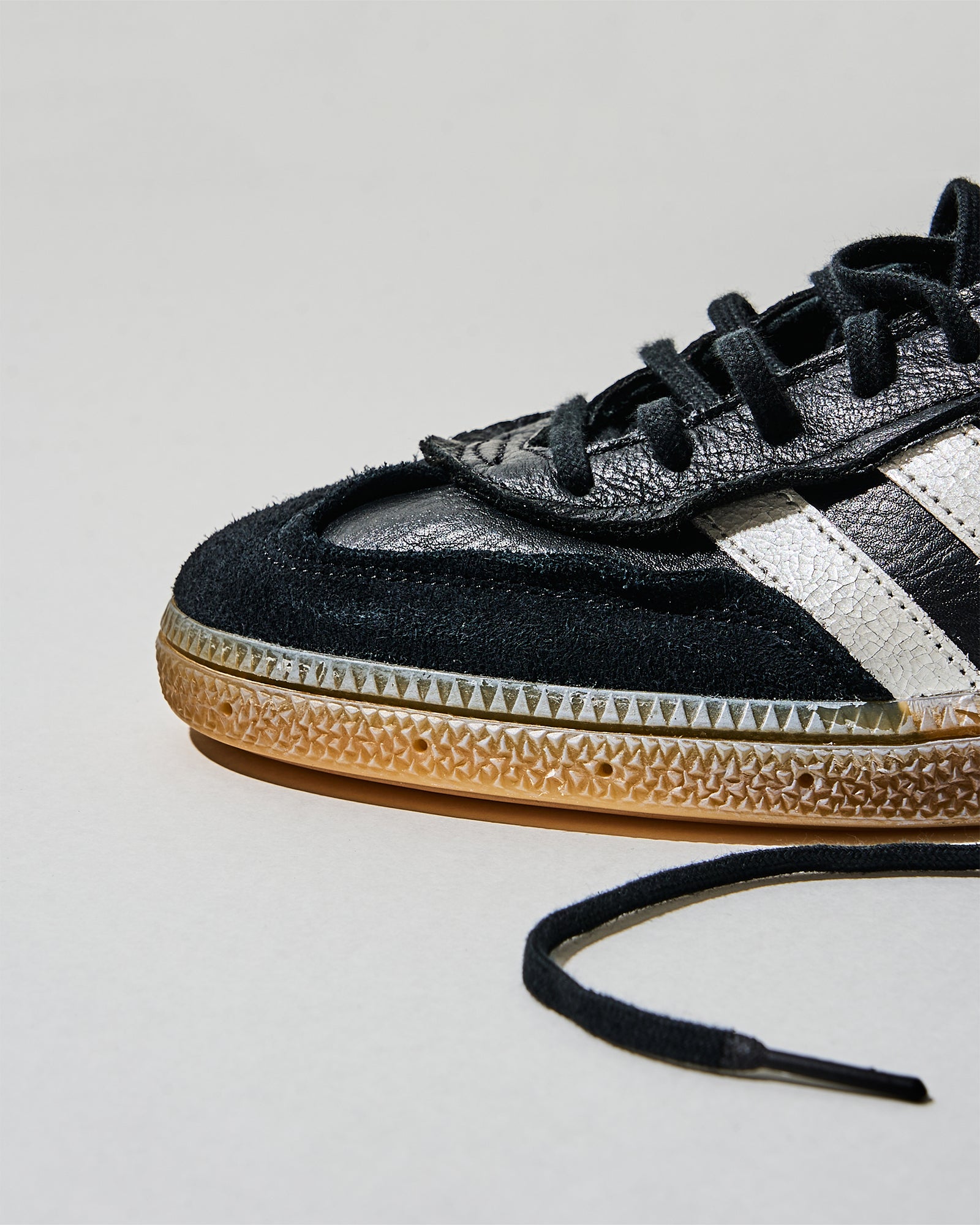 INVINCIBLE® x adidas Consortium Handball Spezial Black