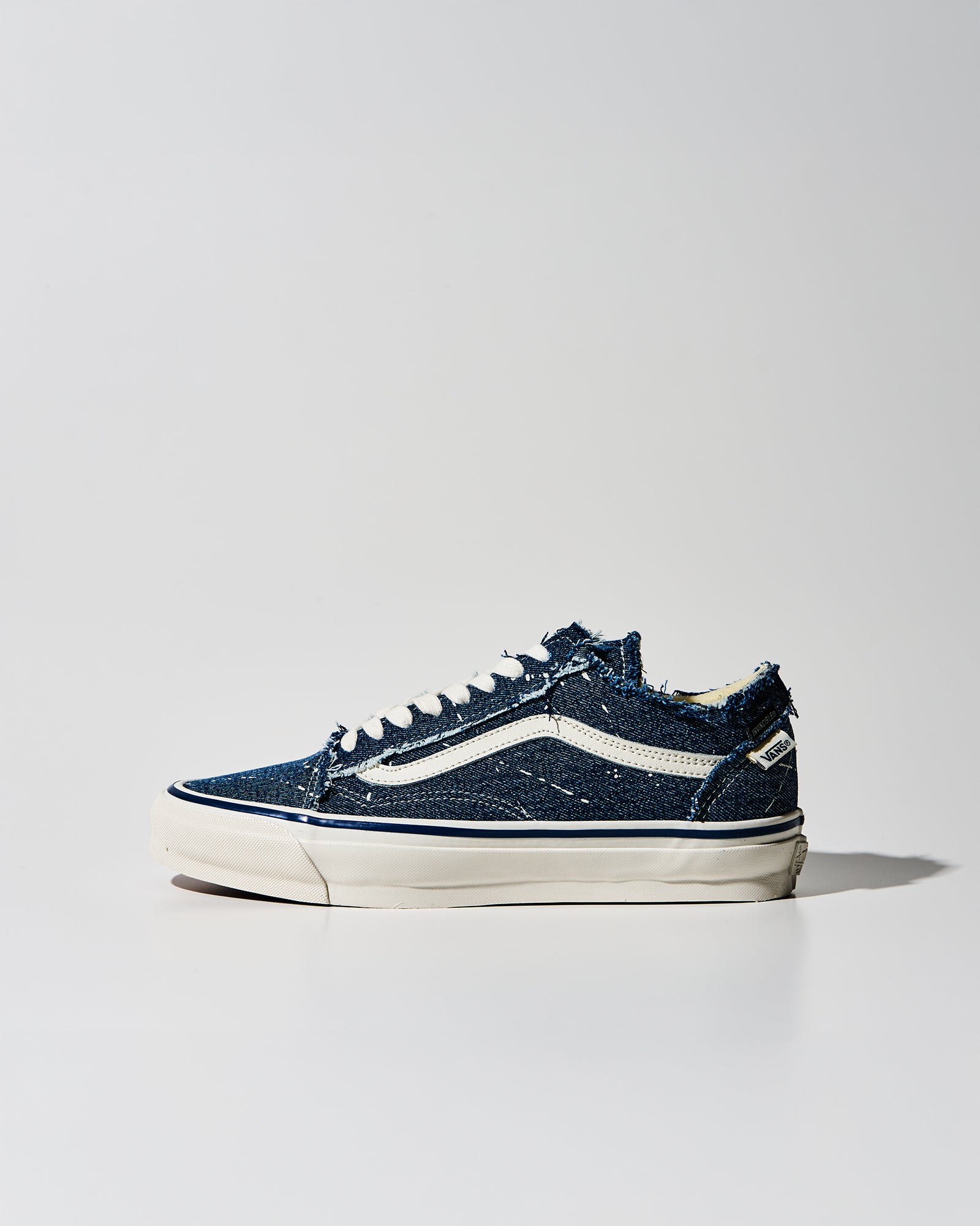 LX OLD SKOOL FRAYED – INVINCIBLE | Official Website