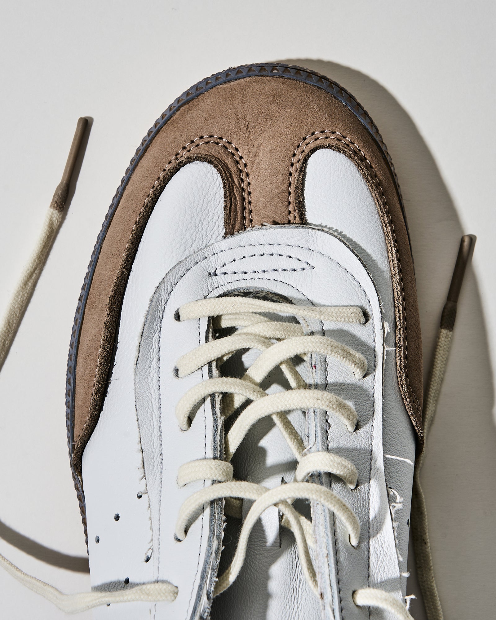 INVINCIBLE® x adidas Consortium Handball Spezial White