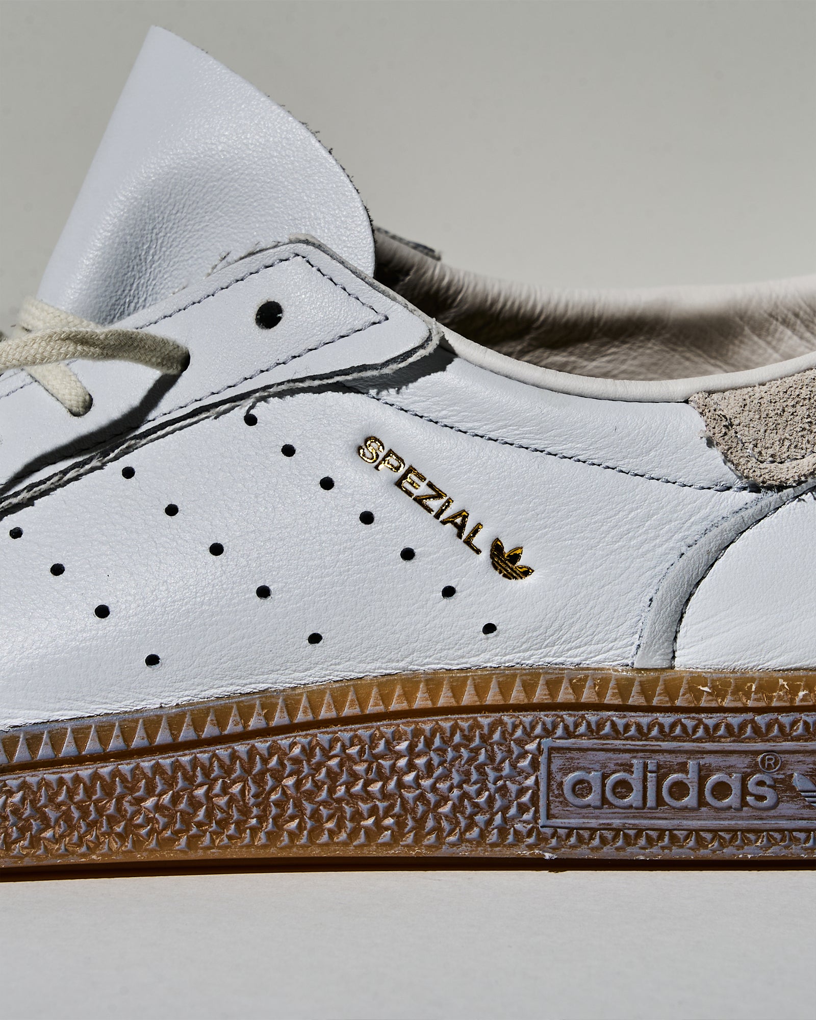 INVINCIBLE® x adidas Consortium Handball Spezial White