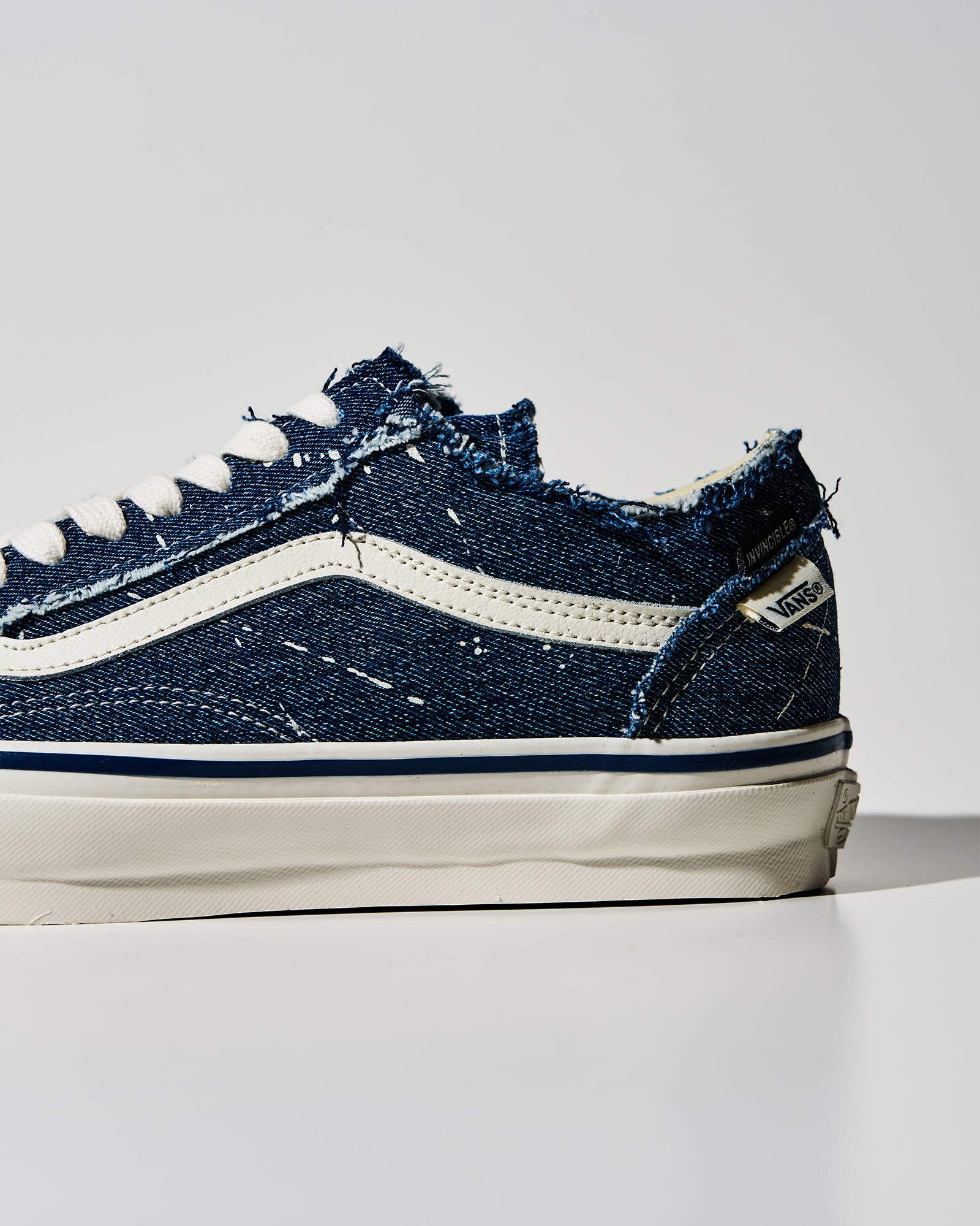 LX OLD SKOOL FRAYED – INVINCIBLE | Official Website