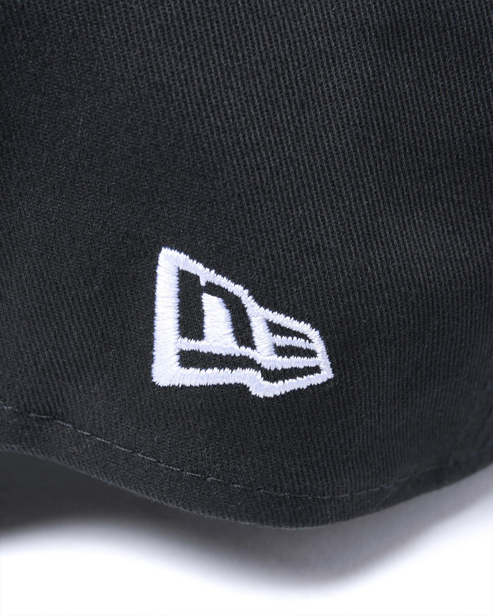 NEW ERA CHAMPIONS 9FORTY CAP*